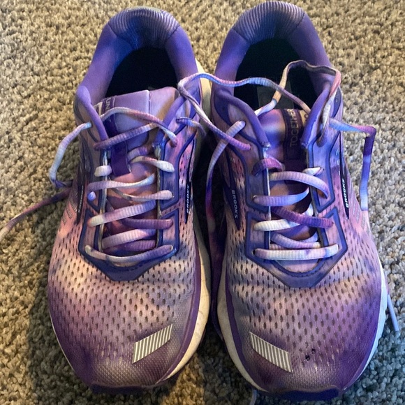Brooks Shoes - Womens Brooks size 8